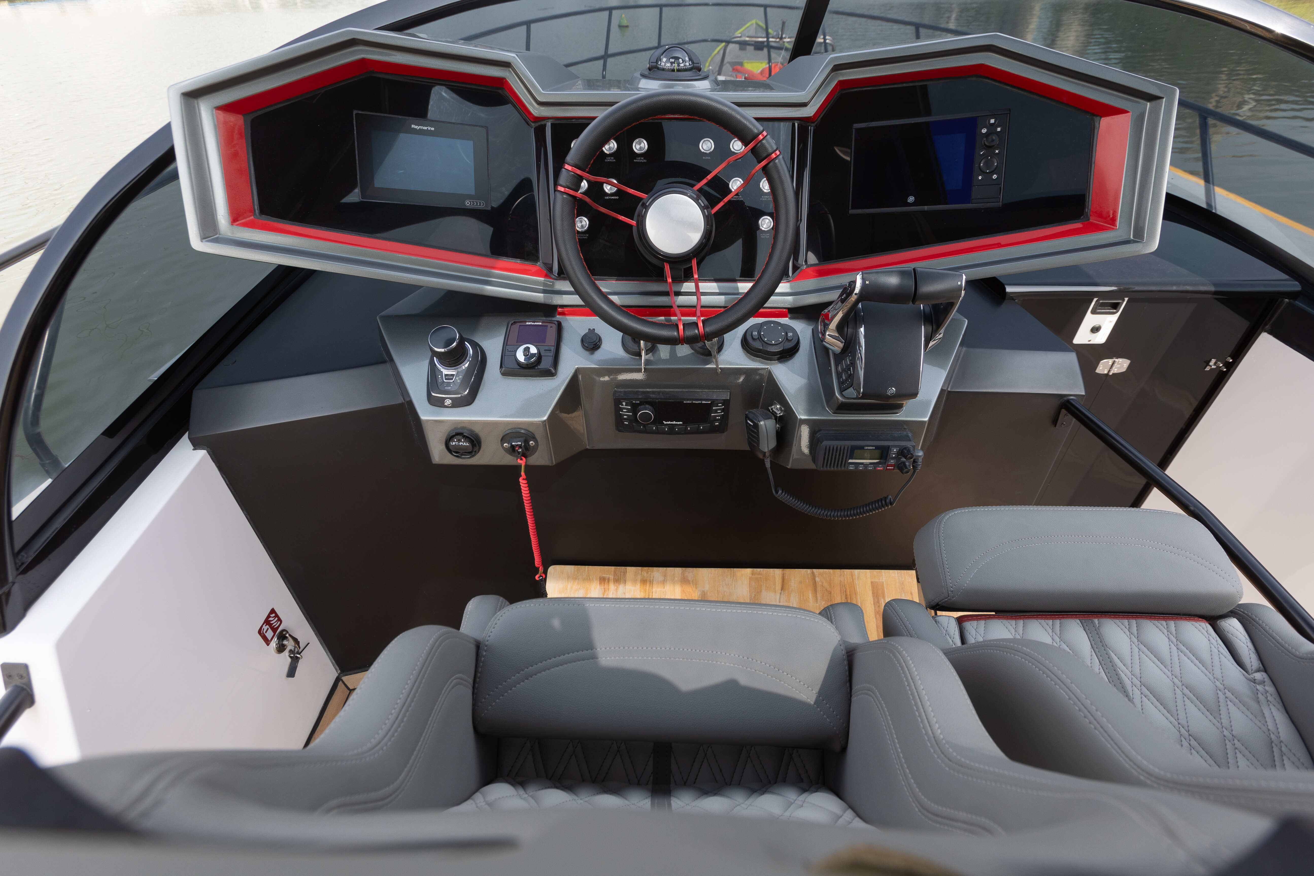 Teste 360° Grand Ocean 37: 5 destaques da embarcação que une esportividade e conforto